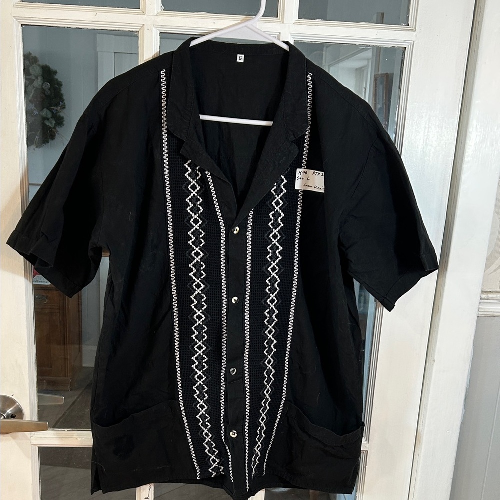 Men's Black Embroidered Short-Sleeve Shirt